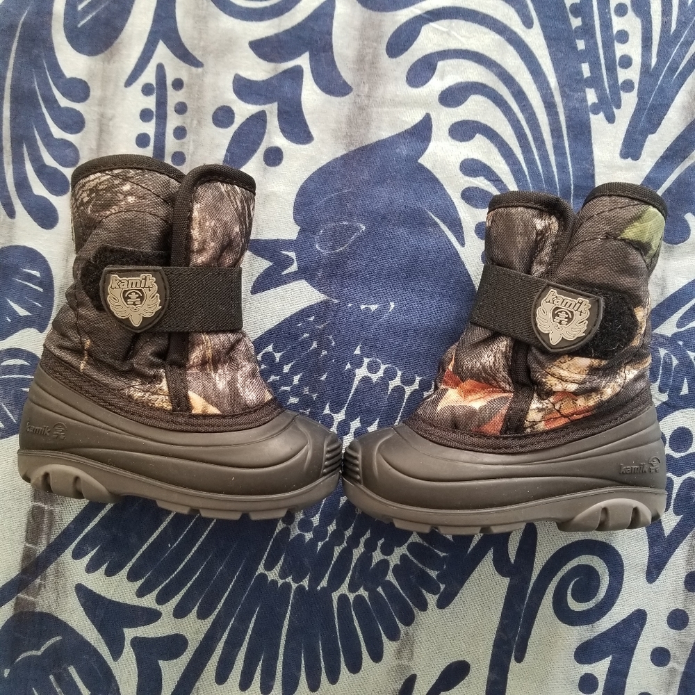 Toddler size 6 Kamik Camo print winter boots!